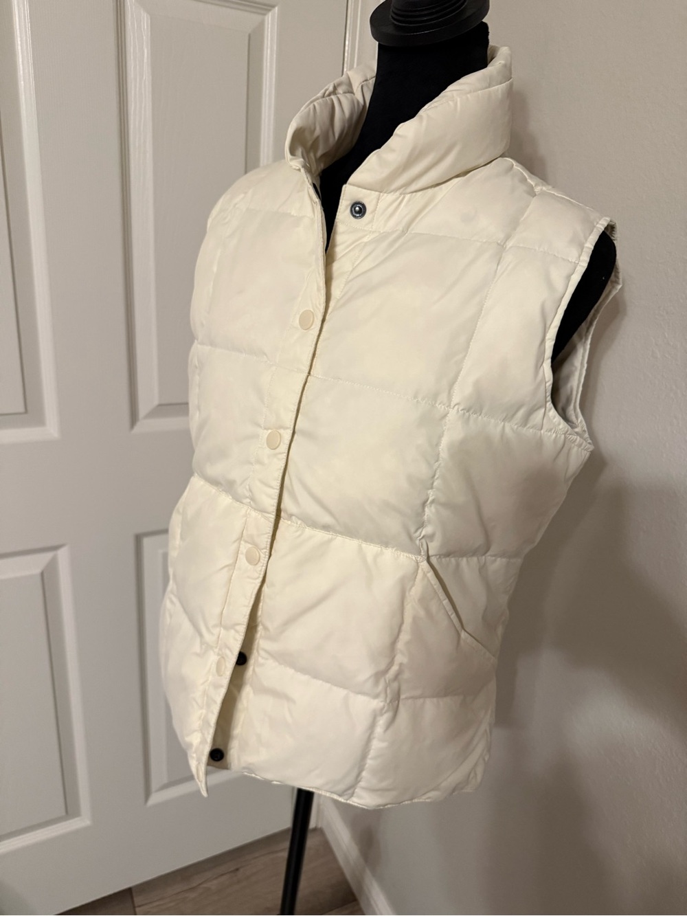 Lands' End Quilted Puffer Vest in Off-White - Picture 2 of 8